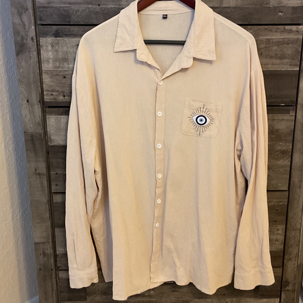 Casual Beige Long-Sleeve Button-Down Shirt with Eye Pocket Detail